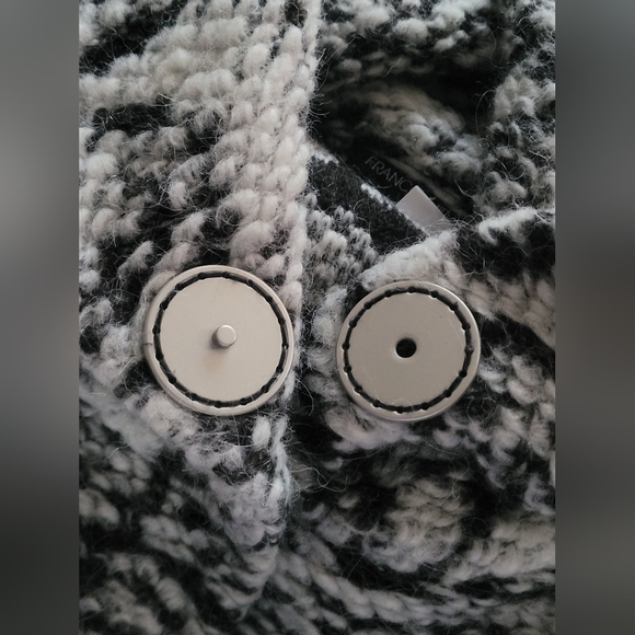 Franco Mirabelli waist length coat in size medium. - Picture 4 of 4